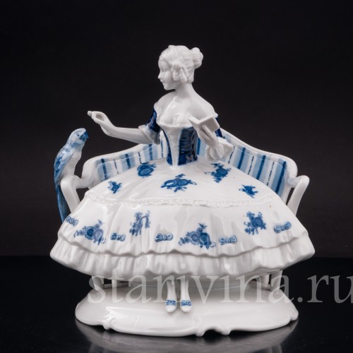 Фигурка из фарфора Девушка с попугаем на диване, Unterweissbach, Германия, кон. 20 в.