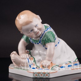 Фигурка из фарфора Девочка с куклой, Schwarzburger, Германия, нач. 20 в.