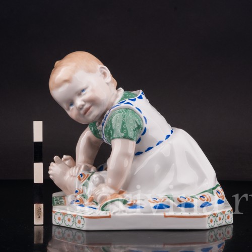 Фигурка из фарфора Девочка с куклой, Schwarzburger, Германия, нач. 20 в.