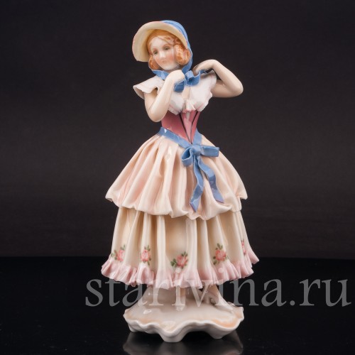 Фарфоровая статуэтка Девушка в капоре, Karl Ens, Германия, 1920-30 гг.