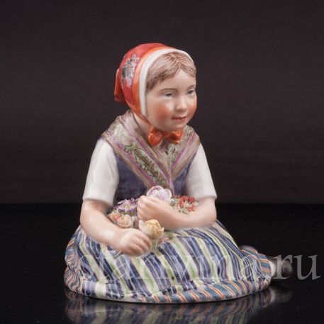 Статуэтка из фарфора Девочка из Шлезвига, Royal Copenhagen, Дания, пер пол. 20 в.
