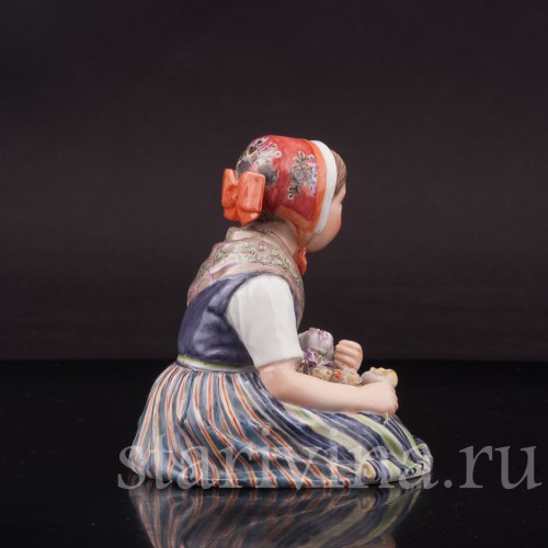 Статуэтка из фарфора Девочка из Шлезвига, Royal Copenhagen, Дания, пер пол. 20 в.