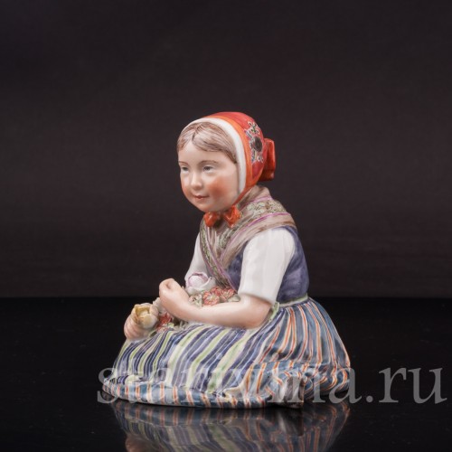 Статуэтка из фарфора Девочка из Шлезвига, Royal Copenhagen, Дания, пер пол. 20 в.