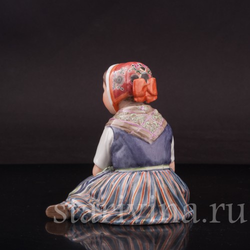 Статуэтка из фарфора Девочка из Шлезвига, Royal Copenhagen, Дания, пер пол. 20 в.