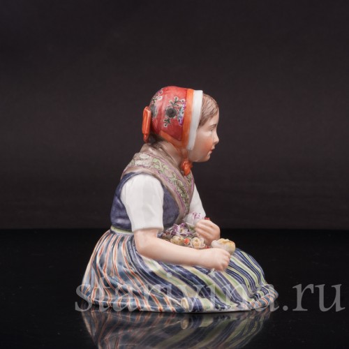 Статуэтка из фарфора Девочка из Шлезвига, Royal Copenhagen, Дания, пер пол. 20 в.