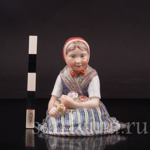Статуэтка из фарфора Девочка из Шлезвига, Royal Copenhagen, Дания, пер пол. 20 в.