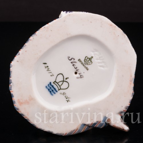 Статуэтка из фарфора Девочка из Шлезвига, Royal Copenhagen, Дания, пер пол. 20 в.