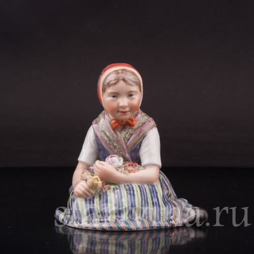 Статуэтка из фарфора Девочка из Шлезвига, Royal Copenhagen, Дания, пер пол. 20 в.