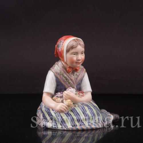 Статуэтка из фарфора Девочка из Шлезвига, Royal Copenhagen, Дания, пер пол. 20 в.