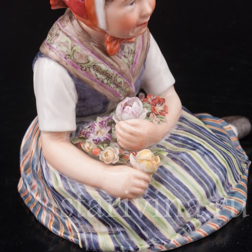 Статуэтка из фарфора Девочка из Шлезвига, Royal Copenhagen, Дания, пер пол. 20 в.