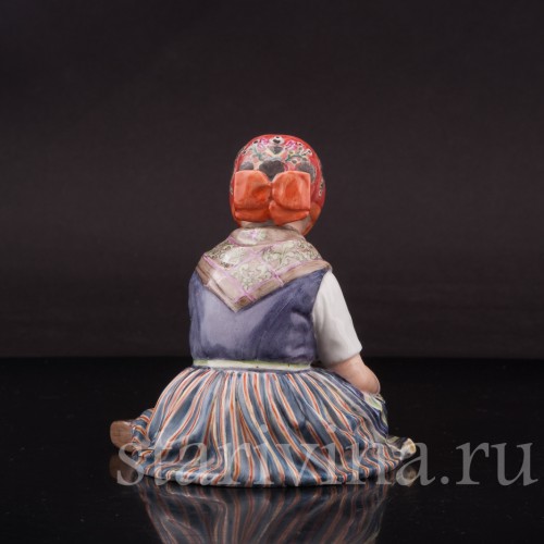 Статуэтка из фарфора Девочка из Шлезвига, Royal Copenhagen, Дания, пер пол. 20 в.