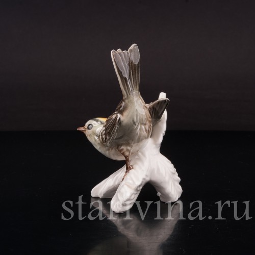 Фигурка птицы из фарфора Королёк на еловой ветке Goebel, Германия, 1967 г.
