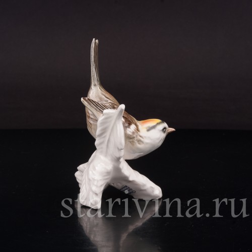 Фигурка птицы из фарфора Королёк на еловой ветке Goebel, Германия, 1967 г.