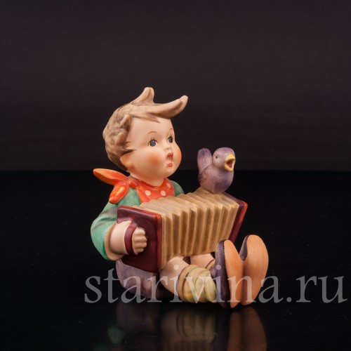 Фигурка из фарфора Мальчик с гармошкой Goebel, Германия, 1990 гг.