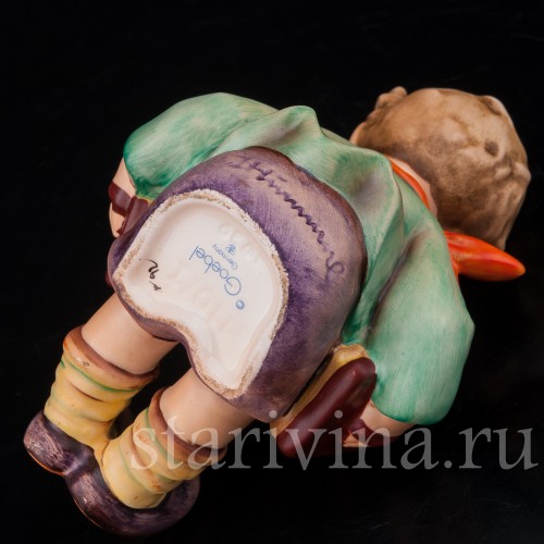 Фигурка из фарфора Мальчик с гармошкой Goebel, Германия, 1990 гг.