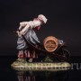 Фарфоровая статуэтка Продавщица напитков, девушка с бочкой, Ernst Bohne Sohne, Германия, пер. пол. 20 в.