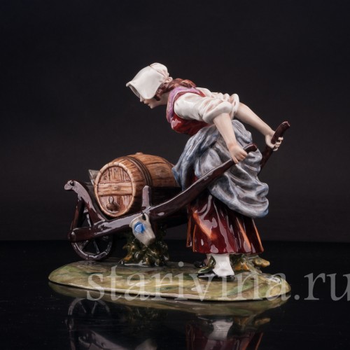 Фарфоровая статуэтка Продавщица напитков, девушка с бочкой, Ernst Bohne Sohne, Германия, пер. пол. 20 в.