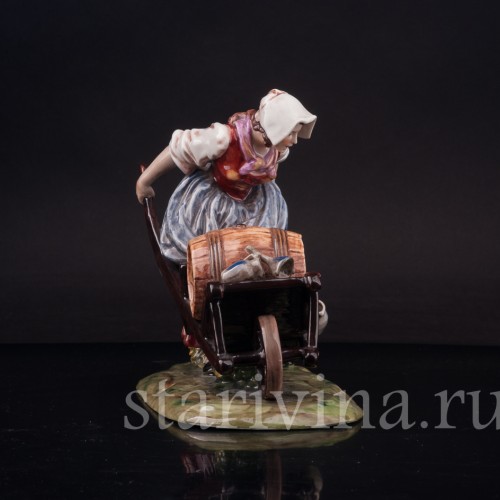 Фарфоровая статуэтка Продавщица напитков, девушка с бочкой, Ernst Bohne Sohne, Германия, пер. пол. 20 в.