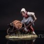 Фарфоровая статуэтка Продавщица напитков, девушка с бочкой, Ernst Bohne Sohne, Германия, пер. пол. 20 в.