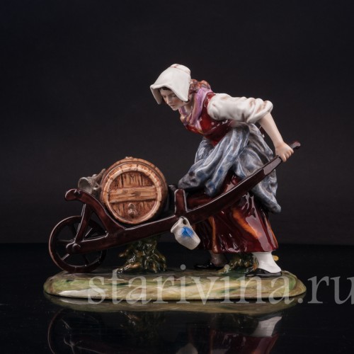 Фарфоровая статуэтка Продавщица напитков, девушка с бочкой, Ernst Bohne Sohne, Германия, пер. пол. 20 в.