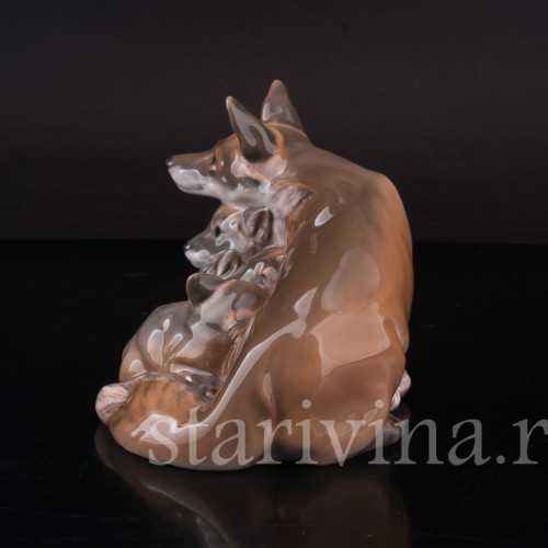 Фарфоровая статуэтка Лиса с лисятами, Royal Copenhagen, Дания, 1952 год.