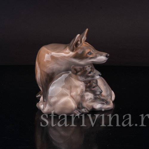 Фарфоровая статуэтка Лиса с лисятами, Royal Copenhagen, Дания, 1952 год.