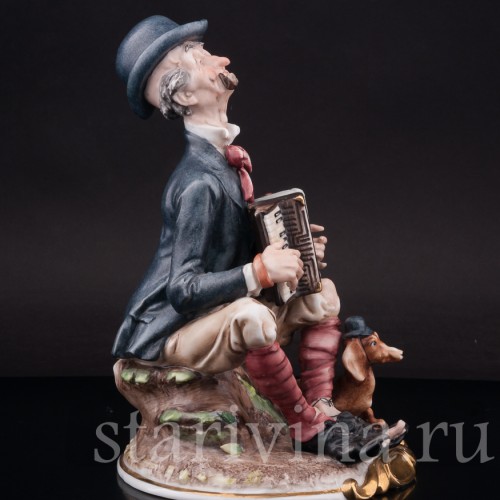 Фарфоровая композиция Мужчина с аккордеоном и таксой, Capodimonte, Италия, сер. 20 века.