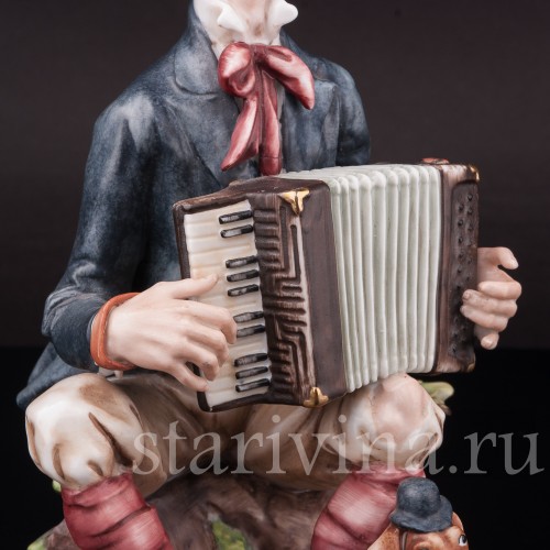 Фарфоровая композиция Мужчина с аккордеоном и таксой, Capodimonte, Италия, сер. 20 века.
