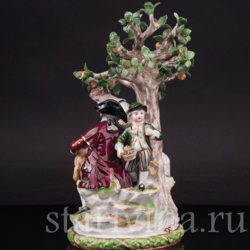 Фарфоровая композиция Пара с овечкой под деревом, Volkstedt, Германия, кон. 19 в.