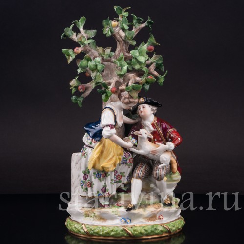 Фарфоровая композиция Пара с овечкой под деревом, Volkstedt, Германия, кон. 19 в.