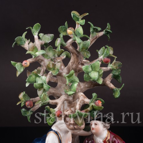 Фарфоровая композиция Пара с овечкой под деревом, Volkstedt, Германия, кон. 19 в.