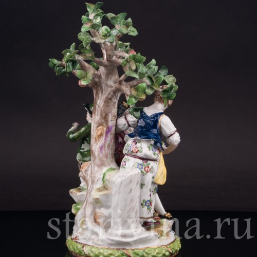 Фарфоровая композиция Пара с овечкой под деревом, Volkstedt, Германия, кон. 19 в.