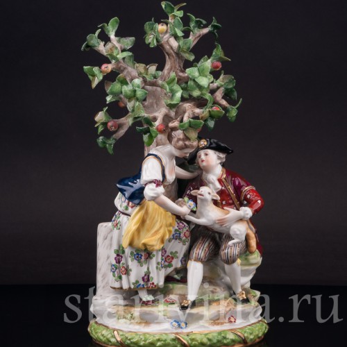 Фарфоровая композиция Пара с овечкой под деревом, Volkstedt, Германия, кон. 19 в.