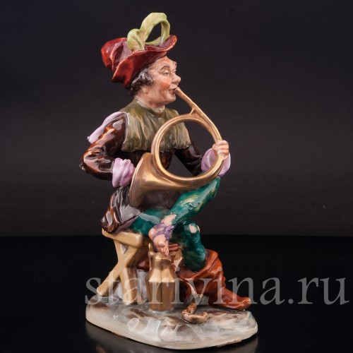 Фигурка из фарфора Странствующий музыкант с рожком Ernst Bohne Sohne, Германия, нач. 20 в.