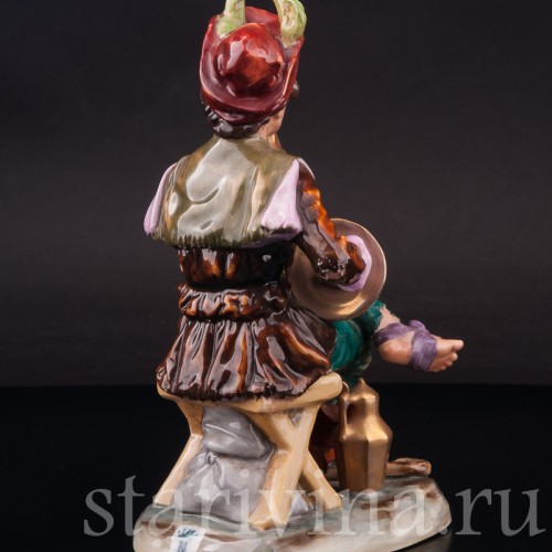 Фигурка из фарфора Странствующий музыкант с рожком Ernst Bohne Sohne, Германия, нач. 20 в.