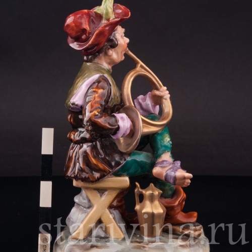 Фигурка из фарфора Странствующий музыкант с рожком Ernst Bohne Sohne, Германия, нач. 20 в.