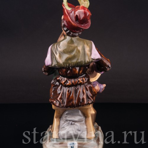 Фигурка из фарфора Странствующий музыкант с рожком Ernst Bohne Sohne, Германия, нач. 20 в.