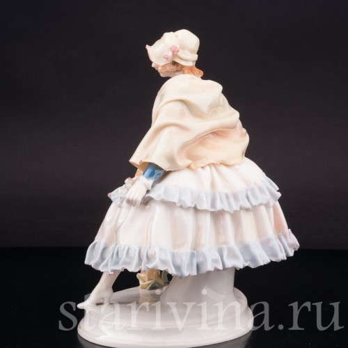 Фарфоровая статуэтка Девушка в капоре, Karl Ens, Германия, 1920-30 гг.