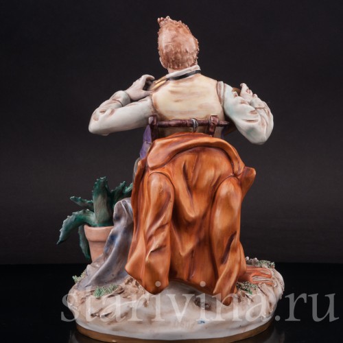 Фарфоровая статуэтка Любимый инструмент, мужчина с рожком Scheibe-Alsbach, Германия, сер. 20 века.