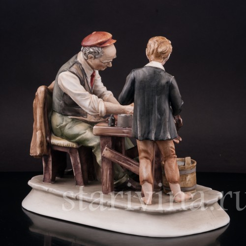 Композиция из фарфора Башмачник за работой, Pucci, Capodimonte, Италия, вт. пол. 20 в.