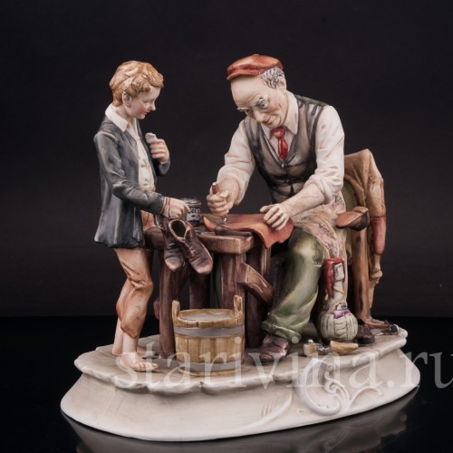 Композиция из фарфора Башмачник за работой, Pucci, Capodimonte, Италия, вт. пол. 20 в.