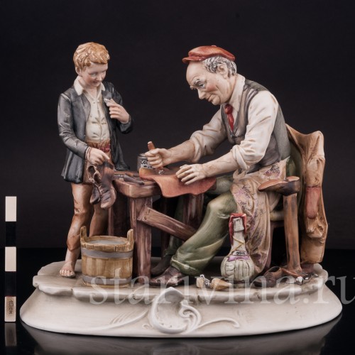 Композиция из фарфора Башмачник за работой, Pucci, Capodimonte, Италия, вт. пол. 20 в.