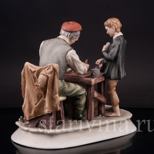 Композиция из фарфора Башмачник за работой, Pucci, Capodimonte, Италия, вт. пол. 20 в.