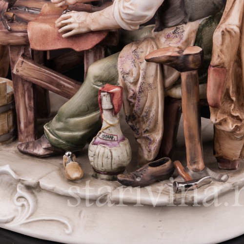 Композиция из фарфора Башмачник за работой, Pucci, Capodimonte, Италия, вт. пол. 20 в.