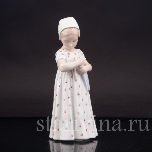 Фигурка из фарфора Девочка с куклой Bing & Grondahl, Дания, 1952-58 гг.
