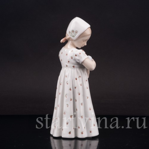 Фигурка из фарфора Девочка с куклой Bing & Grondahl, Дания, 1952-58 гг.
