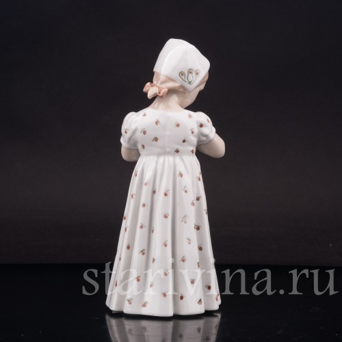 Фигурка из фарфора Девочка с куклой Bing & Grondahl, Дания, 1952-58 гг.