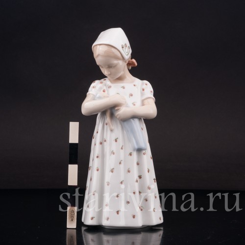 Фигурка из фарфора Девочка с куклой Bing & Grondahl, Дания, 1952-58 гг.