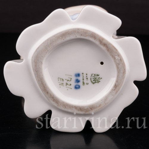 Фигурка из фарфора Девочка с куклой Bing & Grondahl, Дания, 1952-58 гг.