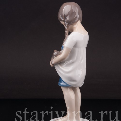 Фигурка из фарфора Девочка с котенком Bing & Grondahl, Дания, 1952-58 гг.